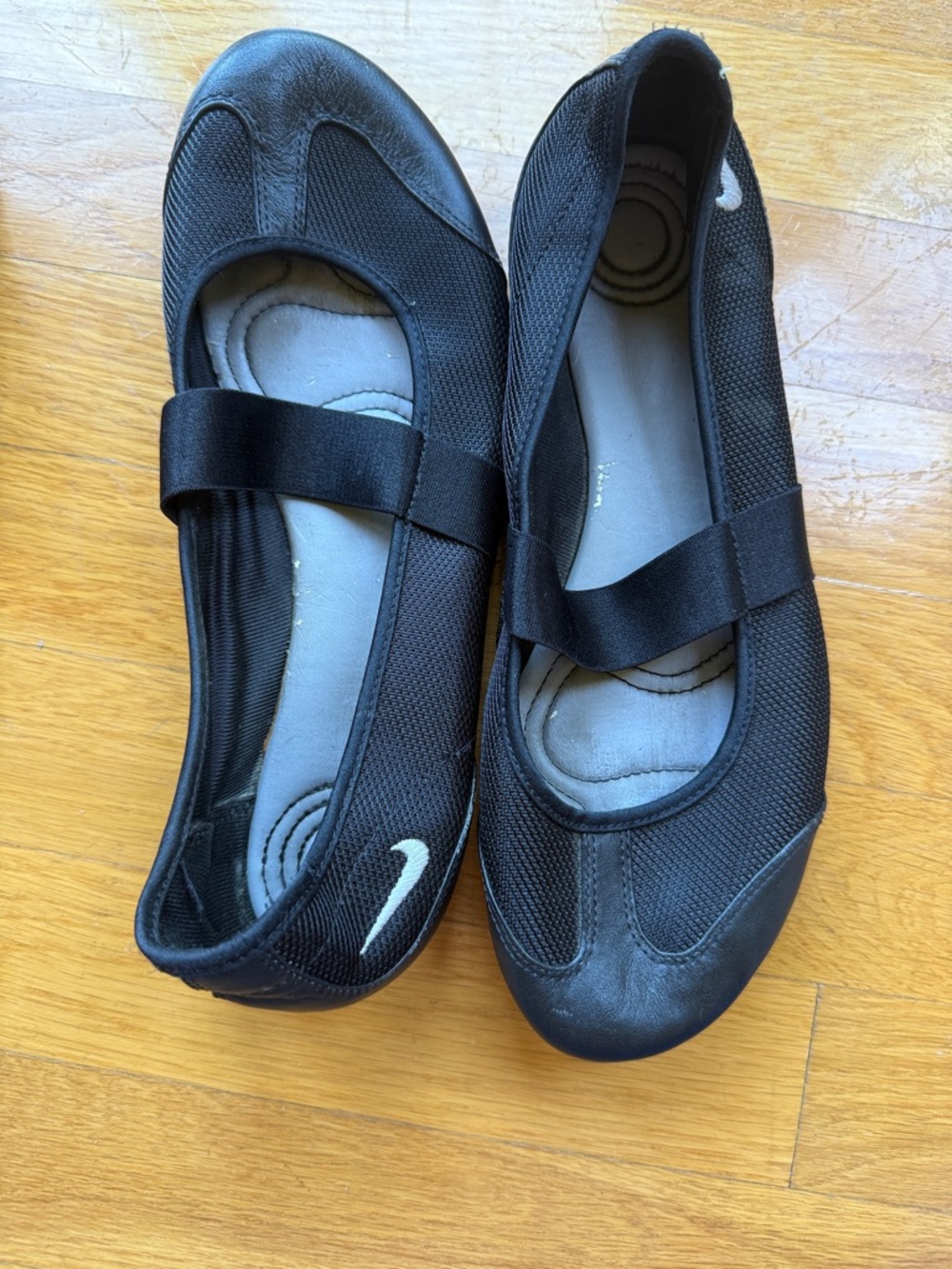Nike Women’s Black Slip-On Ballerinas + Nike Black/Pink Ballerinas (2pr/1price!) - Picture 5 of 12